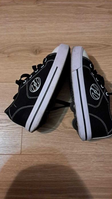 Vand adidasi cu rotite Heelys - marimea 33-34 - stare perfecta