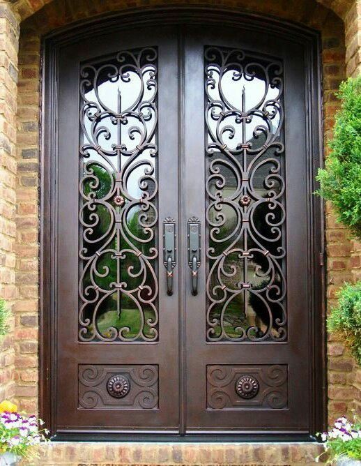 Изготовим по заказу металлические двери любой формы.