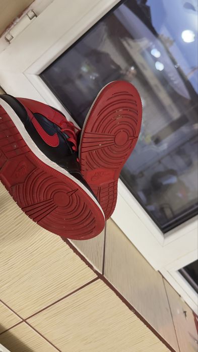 Jordan 1 mid black and red