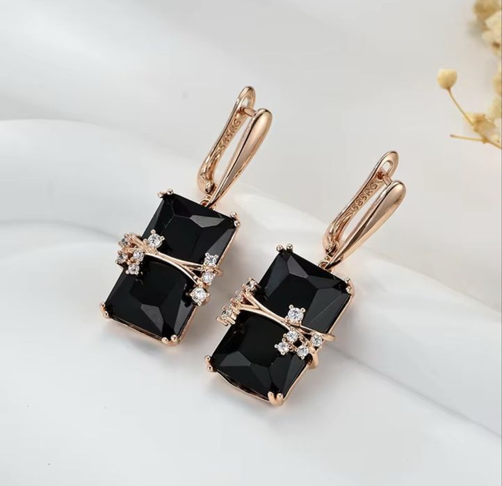Cercei Luxury Black Drop – Placați Aur 18k – Cadoul Perfect pentru EA