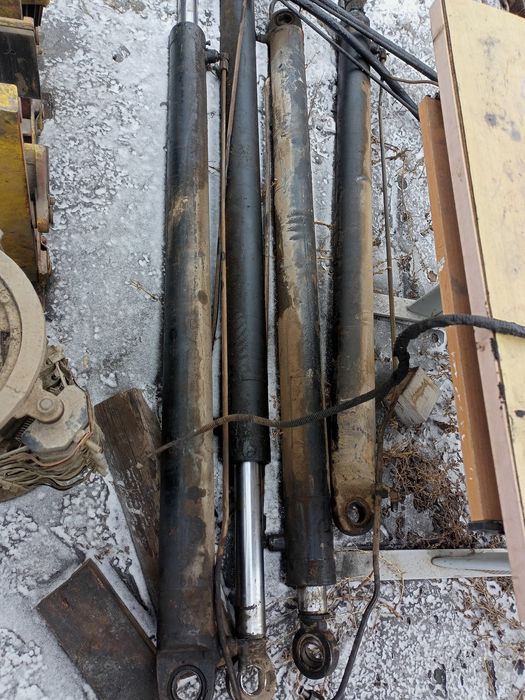 Цилиндр Тракторныи запчасти