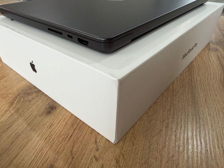MacBook Pro 14" M4 MAX 16-CPU, 40-GPU, 64GB RAM, 1TB SSD В ГАРАНЦИЯ