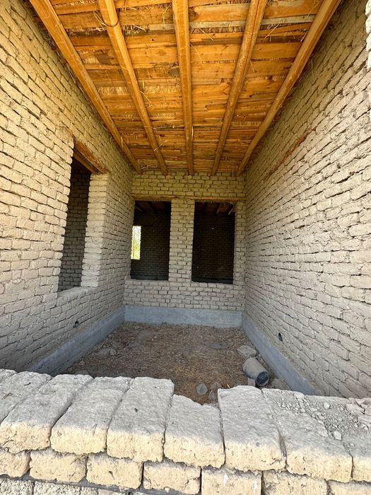 Янги курилган уй сотилади.