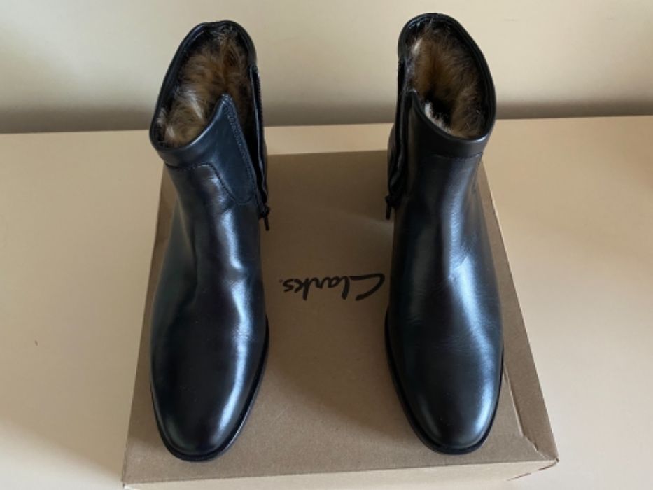 Чисто нови обувки Camper, боти Clarks, сандали Hogl