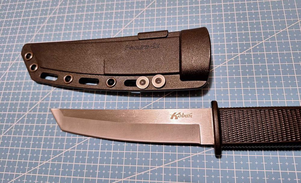 Тактически боен нож с фиксирано Tanto острие