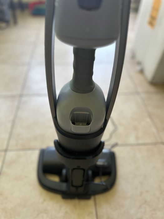 Вертикална праахосмукачка AEG в гаранция