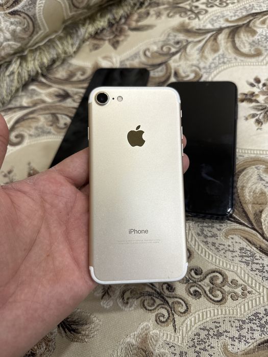 Iphone 7  32 gold sotiladi