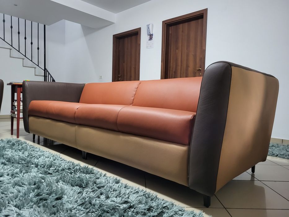 Vand set 2 canapele din piele naturala, foarte putin folosite