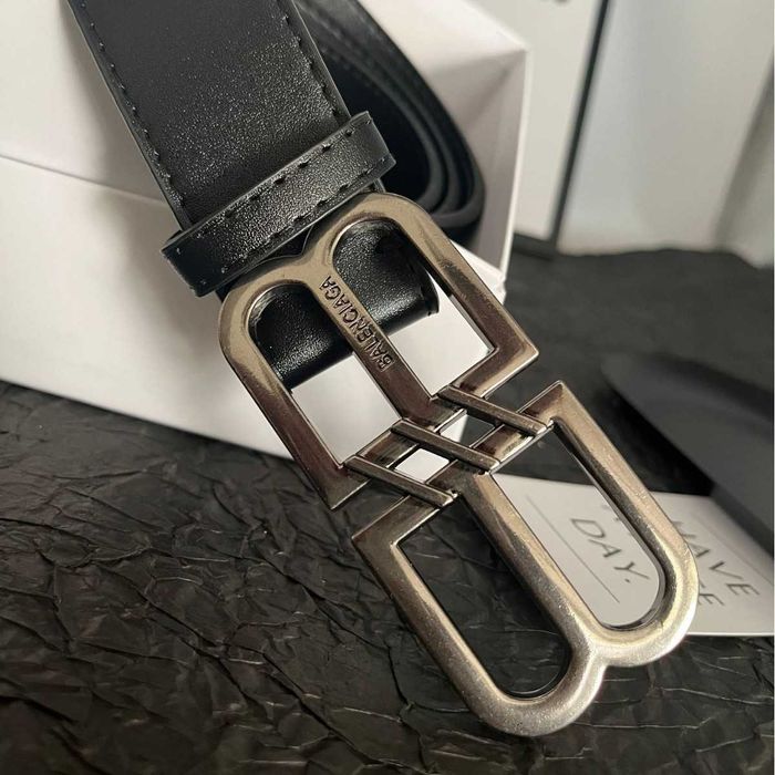 Curea Balenciaga noua