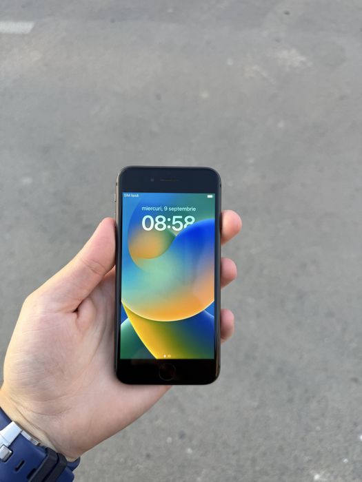 Vand Iphone 8 negru
