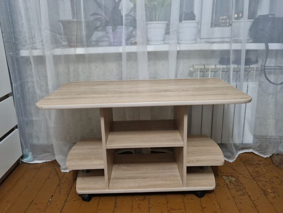 Продам столик под ТВ