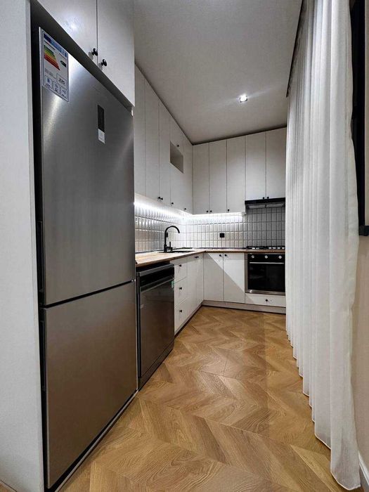 Ц-5 м.Минор 2-комн 2/4 55 м² кирпич евроремонт меб/тех внутри массива