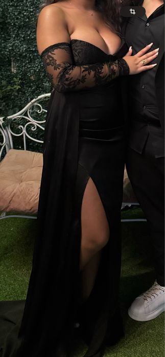 2 rochite superbe la cel mai mic pret 400 de lei amandoua