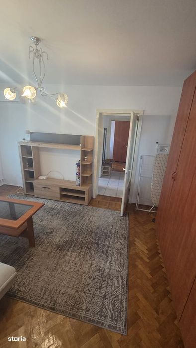 Apartament 3 camere, balcon, etaj 4, Târgoviște