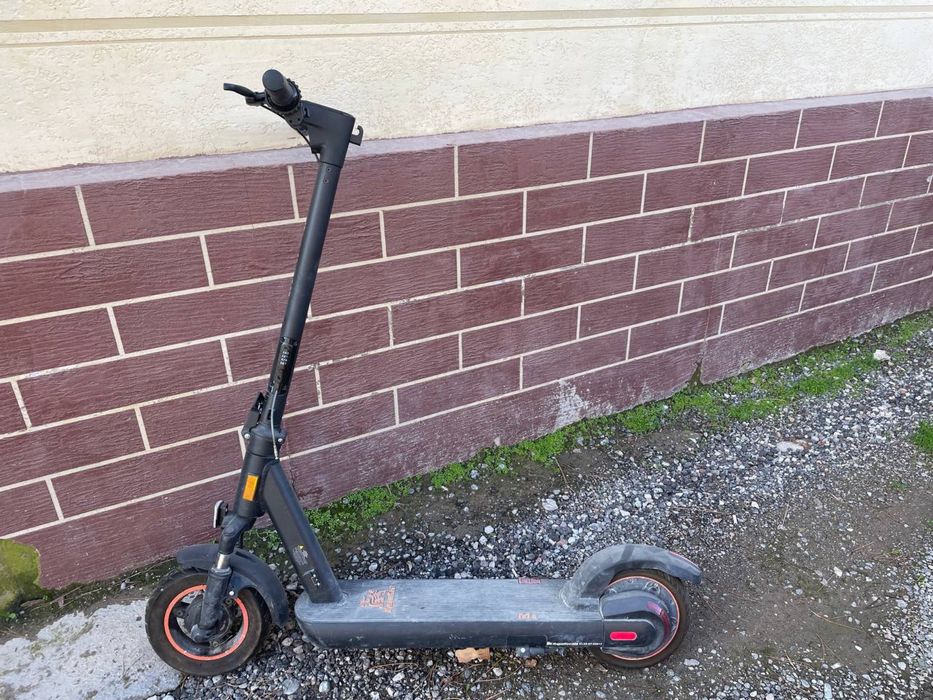 Продам Электросамокат Kugookirin m3