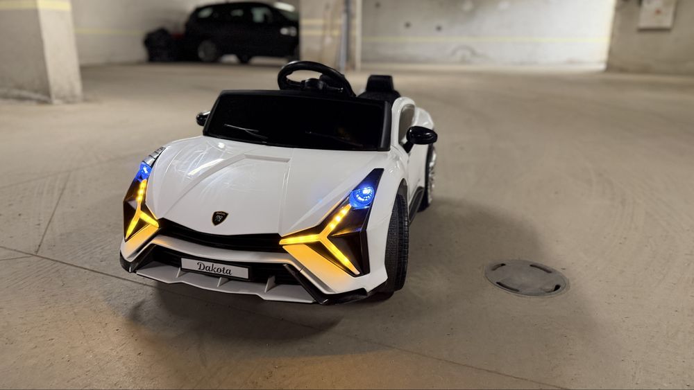 Детска електрическа кола с дистанционно, 12V, много запазена