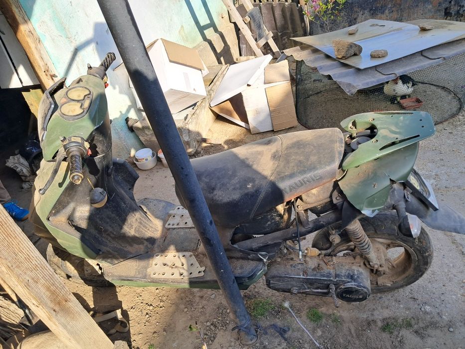Vând scuter 80cc și un atv 125 cc