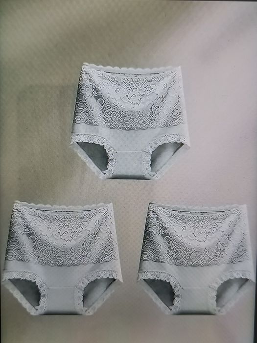 Дамски бикини с дантела