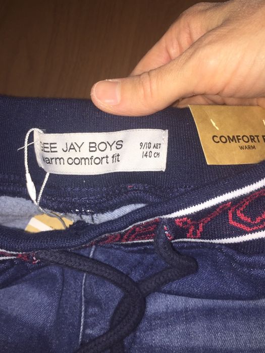 Продам джинсы детские