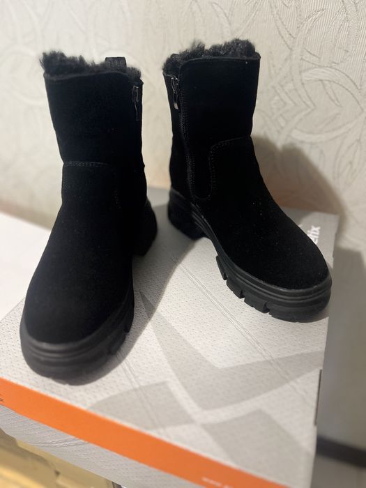 Продам замшевые сапожки (угги)