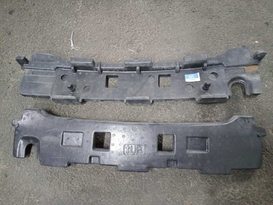 Продам оригинальный абсорбер, уплотнитель бампера от Toyota Camry 40