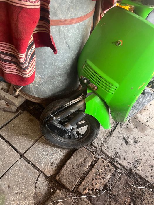 Скутер на части всичко си работи