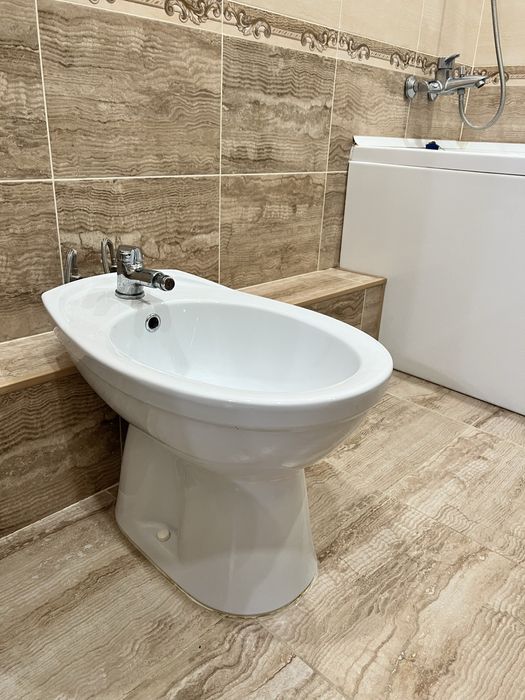 Продам биде б/у.