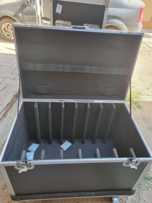 Vand rack caseuri noi