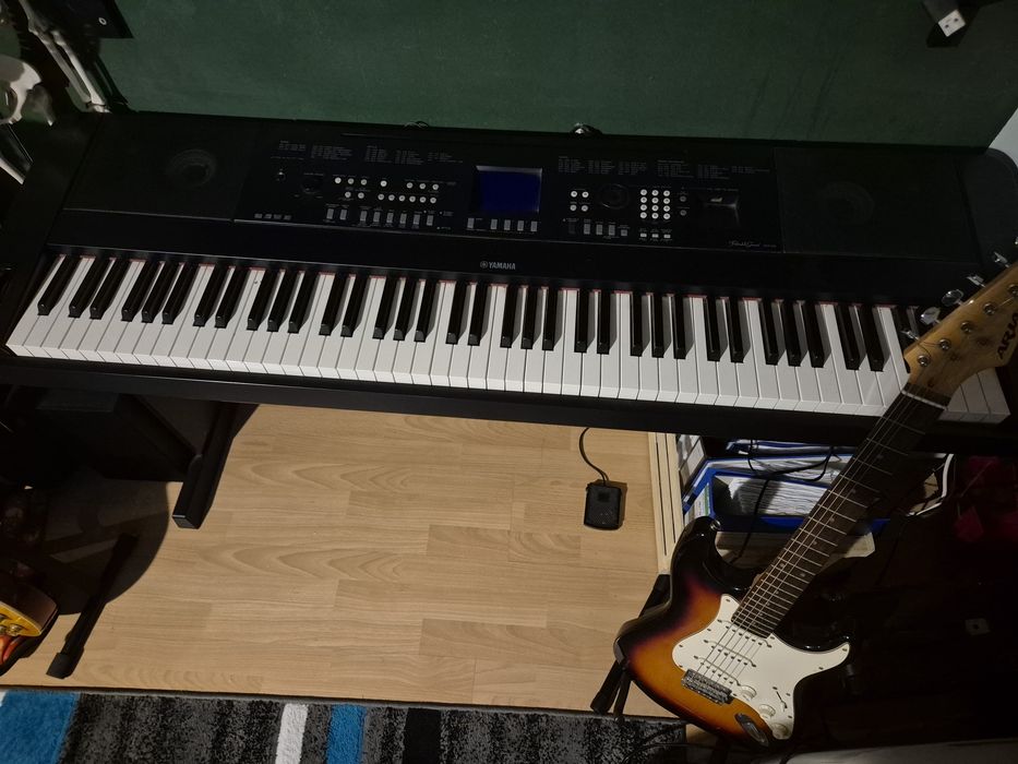 Vand pian Yamaha Portable Grand DGX 650