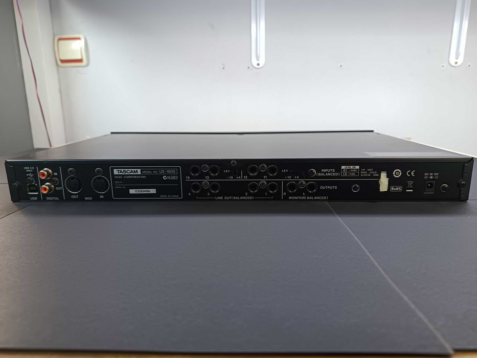 Студийна аудио карта TASCAM US-1800 с фантомно захранване