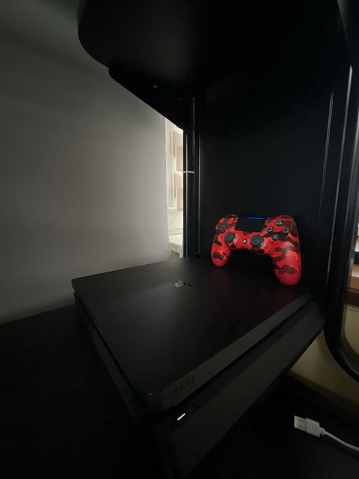Vand PS4 Slim 500gb