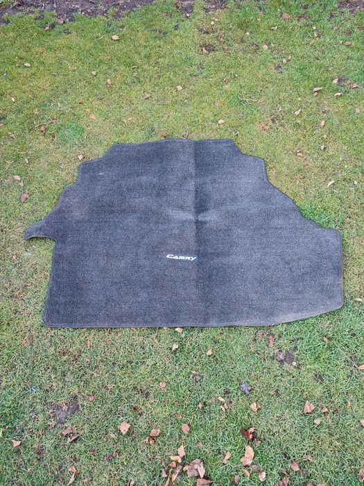 Полик багажника камри 40