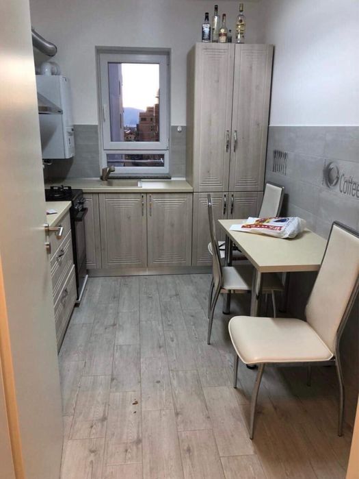 Inchieriez apartament zona Coresi 2 camere