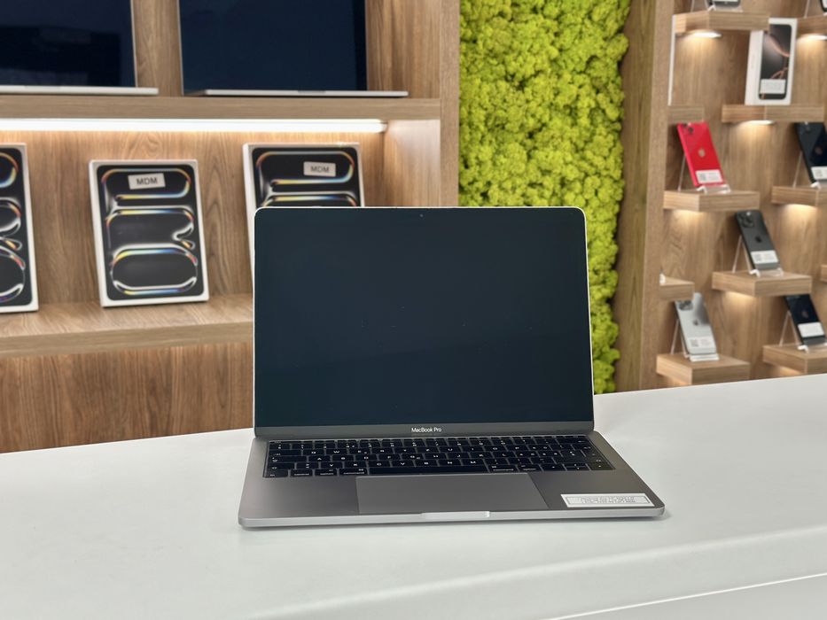 Macbook Pro 13" | Intel i7 | 2020 | 16 GB RAM | 250 GB SSD | MDM