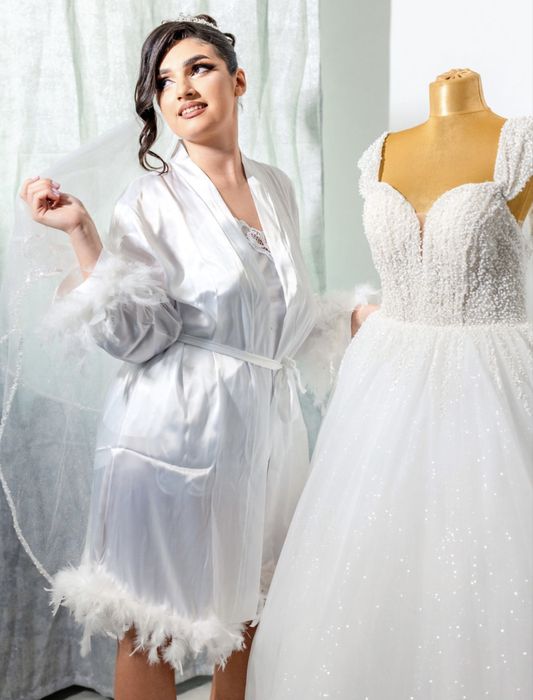 Rochie mireasa alba cu perle