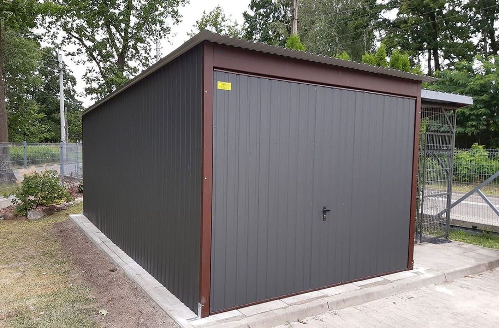 Vând garaje auto din panouri sandwich