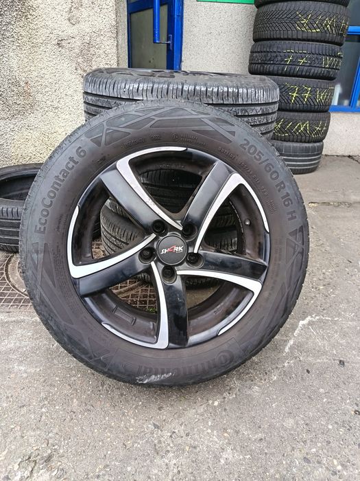 Vând anvelope cu jantă