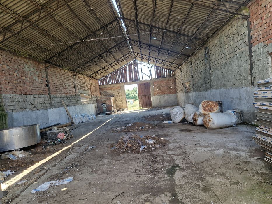 Vand sau schimb teren intravilan6,5ha si constr. la 40 km de Cluj