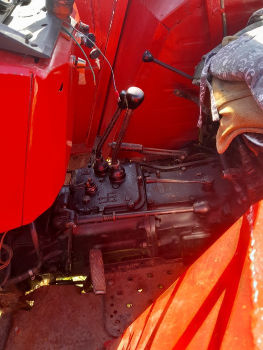 Vând tractor Fiat 445 recondiționat complet cu 2 manete.Tractoru se afla în jud Neamt, comuna Grinties