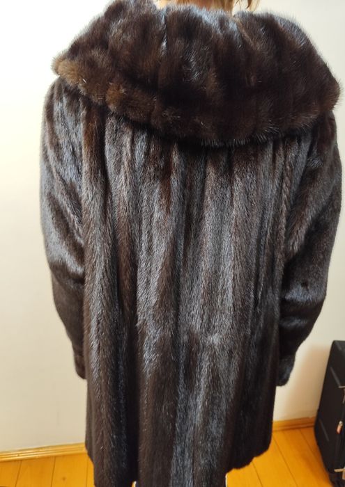 Haina blana vizon si nurca, guler vulpe argintie, caciula blana vulpe