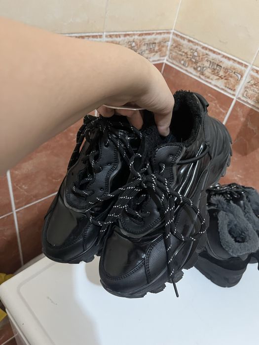 Женские кроссовки