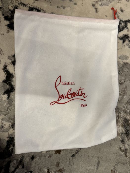 Louboutini calitate premium vin cu toate accesoriile aferente