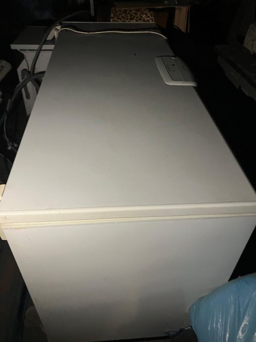 Vând ladă frigorifică Electrolux