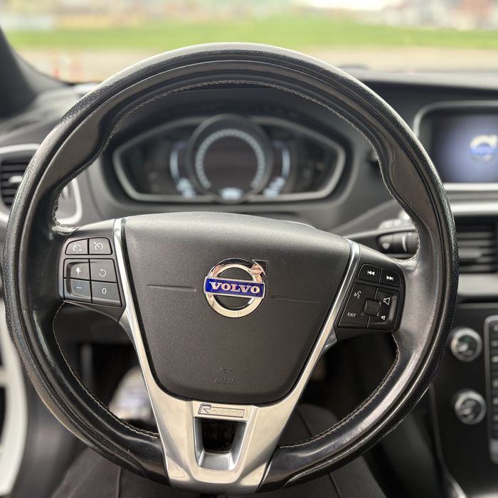 Volvo V40 R design