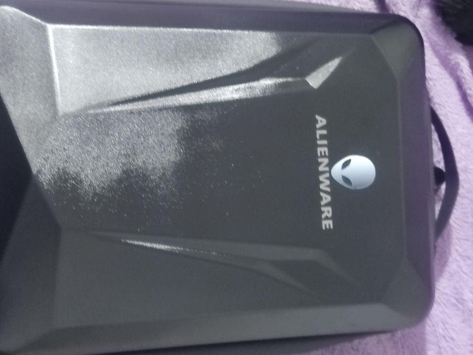 Игровой ноутбук Alienware в идеальном состоянии