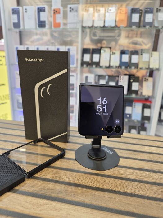 Galaxy Z Flip 7 5G 256GB. 12GB RAM. Black