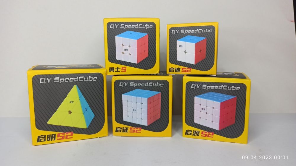 Кубики рубики в наборе