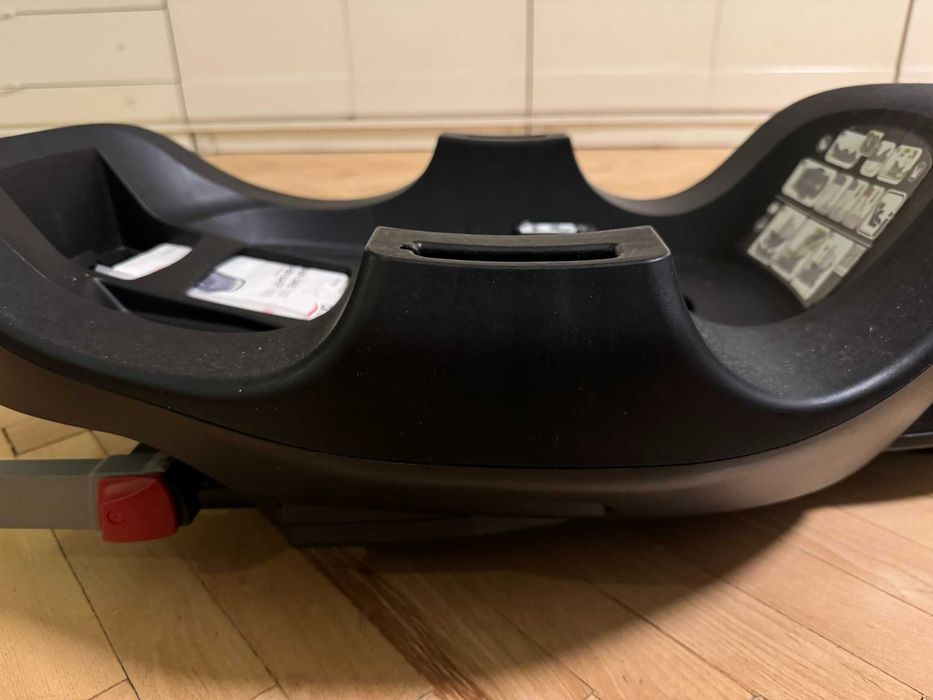 Бебешко столче Britax Römer Baby-Safe 2 i-Size+ISOFIX база и аксесоари
