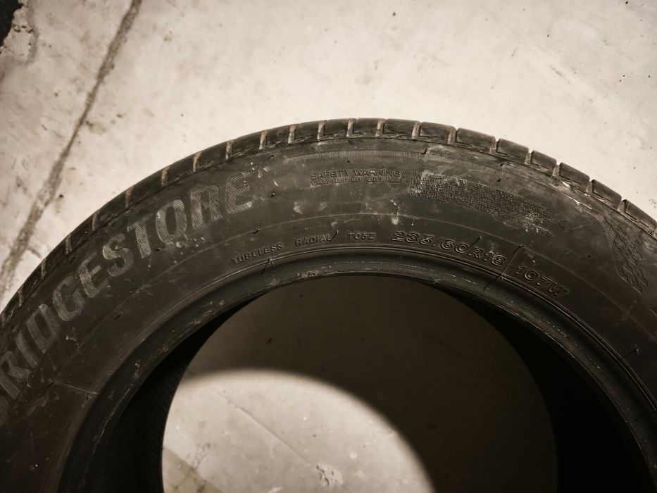 Гуми Bridgestone 235/60/18 107w