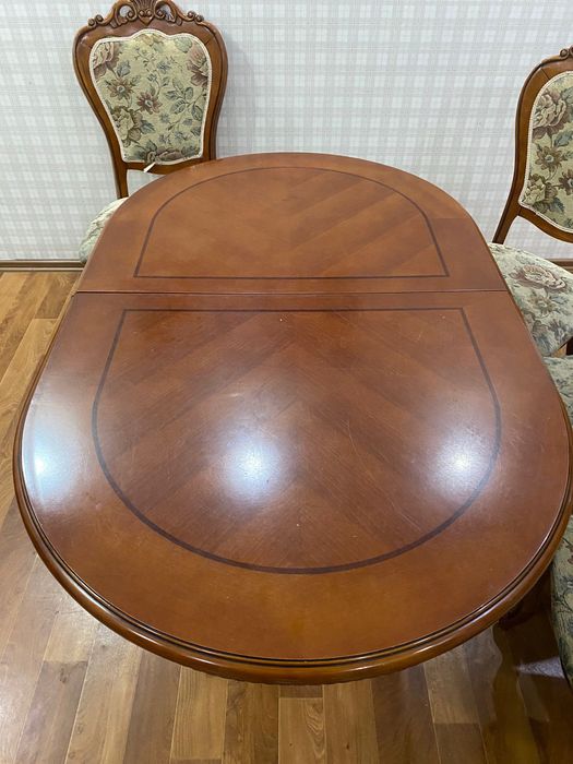 Продам стол раздвижной и стулья